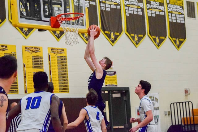 Summit Country Day shrugs off slow start, blasts Blanchester 81-34